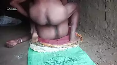 Desi village aunty fucking quick with devar ( aunty33 )