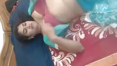 Desi Bhabhi In Sari Masturbation