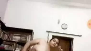 Sexy Indian Girl Showing her Boobs on Video call