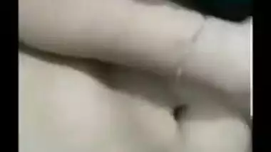 Desi aunty showing her boobs and pussy fingering app video