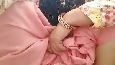 Sexy bhabhi pissing and making video