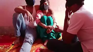 A husband fucks his wife with a stranger in a dehati sex video