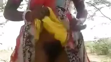 Rajasthan village aunty showing her hairy cunt