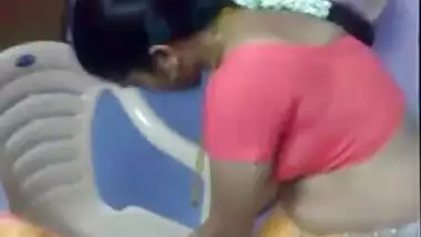 Aunty correcting her saree exposing her boobs and navel