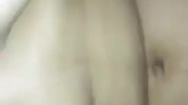 Beautiful desi girl splitting her pussy lips