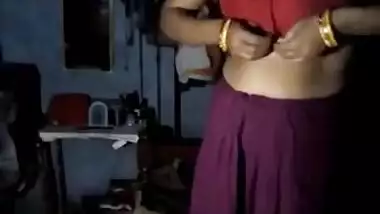 Amateur MMS video of sexy Desi wife performing amazing XXX striptease