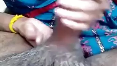 aged desi aunty giving blowjob