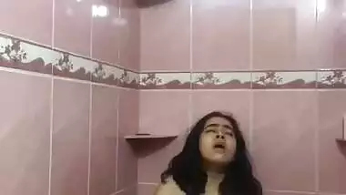 Horny chubby Indian girl fingering viral clip