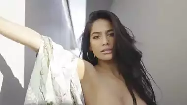 Indian actress’s outdoor chocolate sex video