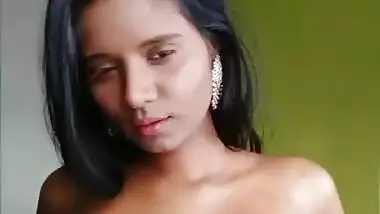 Sexy Indian porn girl rubbing her big boobs with oil