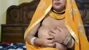 BIG BOOBBY DESI BHABHI SHOWING FULL NUDE