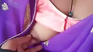 Bhabhi in park with lover, he playing with her boob