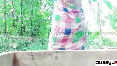 sri lankan teen girl outdoor bath and pussy masturbate
