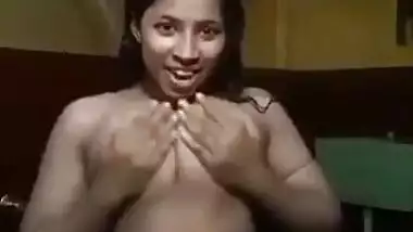 Indian girl sexy naked boob show on cam