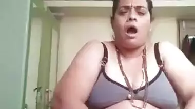 Horny Desi Bhabhi Boobs Sucking and Fingering 6 Clips Marge