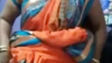 Desi village bhabi show her sexy pussy