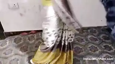 Sexy Indian 18 Year Old Kaamwali Kay Sath Sex - Desi Hindi Audio