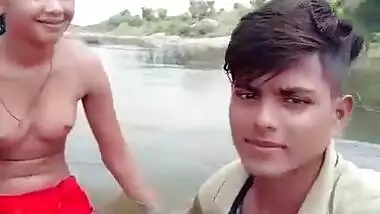 Dehati Lovers Enjoying Outdoor Bathing On Selfie Cam