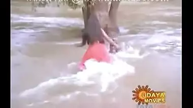 Mallu Couple Get SEx In Water