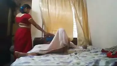 Desi Indian aunty hidden livecam sex scandal with youthful guy