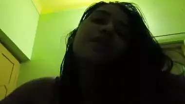 Desi Girl Capture Her Masterbate n Bath Vdeos