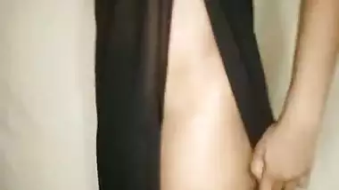 Hottie in Black Saree showing perfectly round boobs