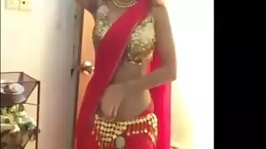 Hot Indian Girl Dance In Sari - Movies....