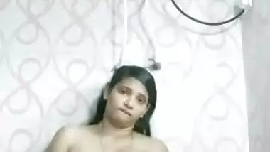 Exclusive- Sexy Indian Girl Bathing