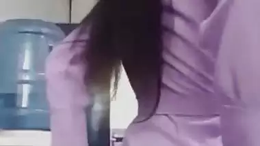 Srilankan girl showing boobs and ass in tuition class
