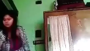 Man set camera in Desi girlfriend's room to film her XXX naked body