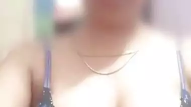 Cute Indian Girl Shows Her Boobs And Pussy Part 1