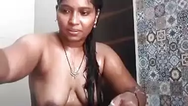 Bathing maid solo clip