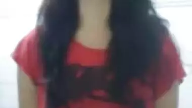 indian babe showing boobs saying mujhe toh yaad hi nahi main bra nahi pahni hu