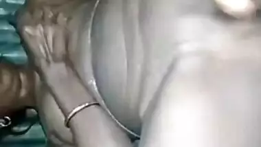 Bengali slum wife dildoing pussy with carrot