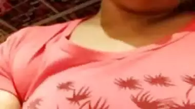 Desire to flash boobs fills the Indian woman during the video call