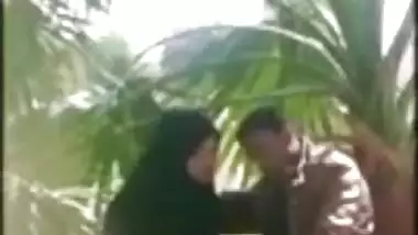 Cheating Paki aunty sucks dick outdoor in the park and swallows cum, Desi mms