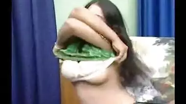 Bhabhi exposed in private mujra show