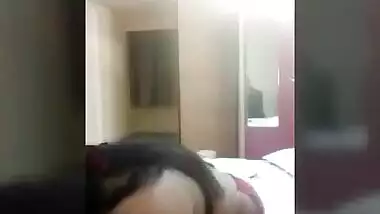 Hot Indian bhabhi sucking