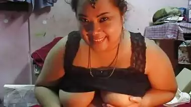 Bow lalida India Arab BBW showing 