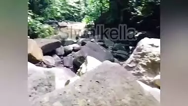 Sri Lankan - Girl Showing Her Nudes In A Public Waterfall වල් කෙල්ල දිය ඇල්ලක ගන්න ආතල් එක