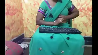 Chennai big boobs busty aunty removed saree and exposed her figure