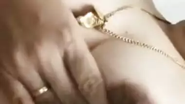 Desi aunty very hard fingering