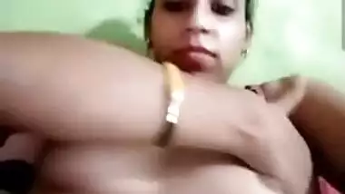 Bhabhi Showing Her Big Boobs