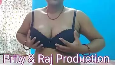 Desi Wife Show Her Boobs And Body With Her Driver