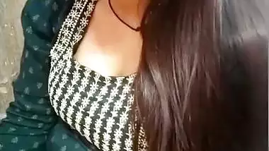 Love hot BB Show Boobs on Live