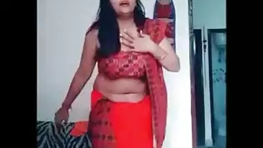 bubbly bhabhi navel dance