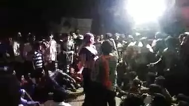 Andhra pradesh hot girl recording dance in village