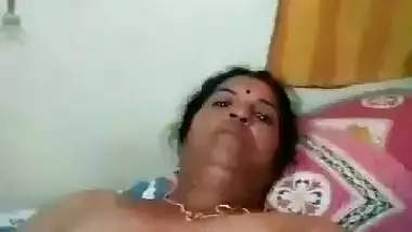 Badi boob aunty solo MMS