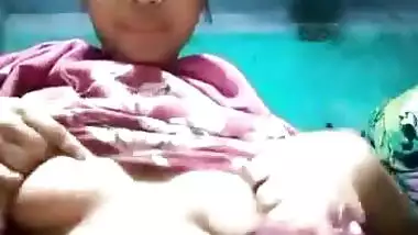 Cute Desi girl boobs show