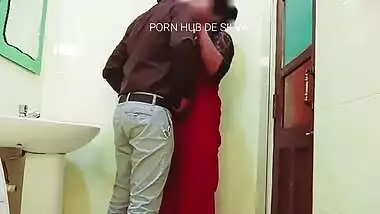 Boss had sex inside the office bathroom with Hot Milf